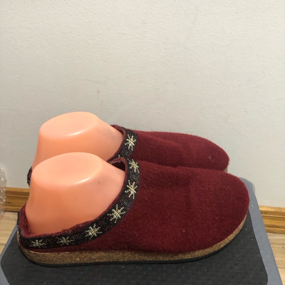 G.H. Bass & Co. red wool felt clogs with a cork and rubber sole Slippers Size 10